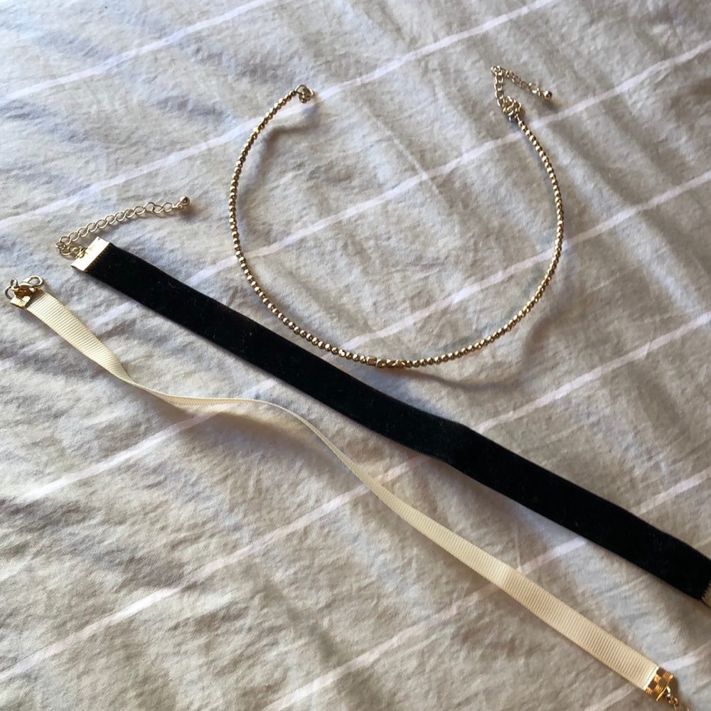 A set of 3 chokers